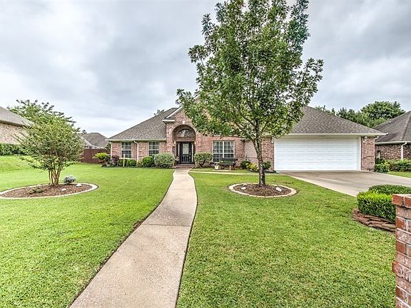 2nd image of 104 Honeysuckle Ct