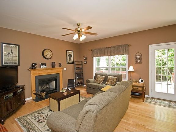 3rd image of 43 Live Oak Ln