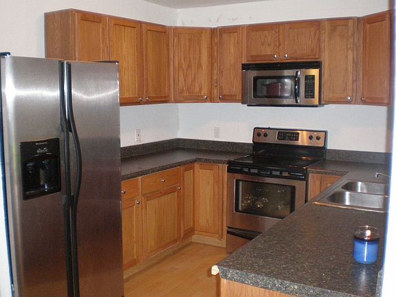 Kitchen w/ Stainless Steel Aplliances