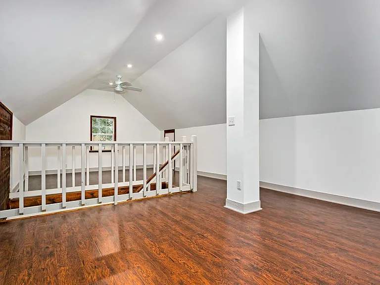 2310 Gladstone Dr — Photo 17