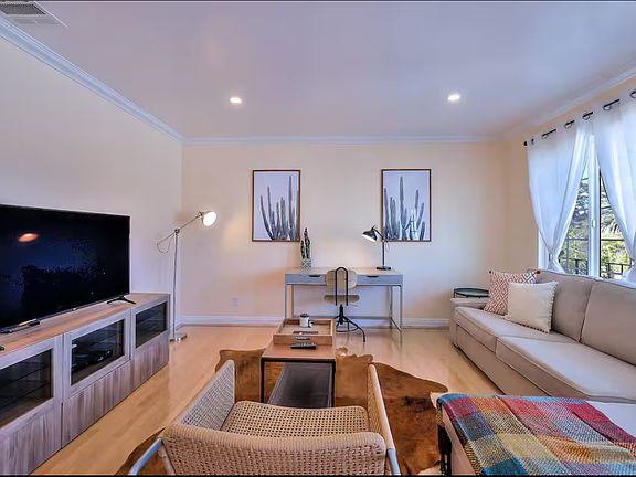 4th image of 1028 12th St APT 10