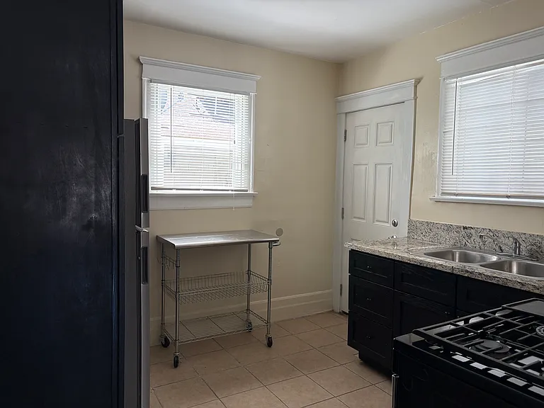 304 S Oak Knoll Ave #304 — Photo 5