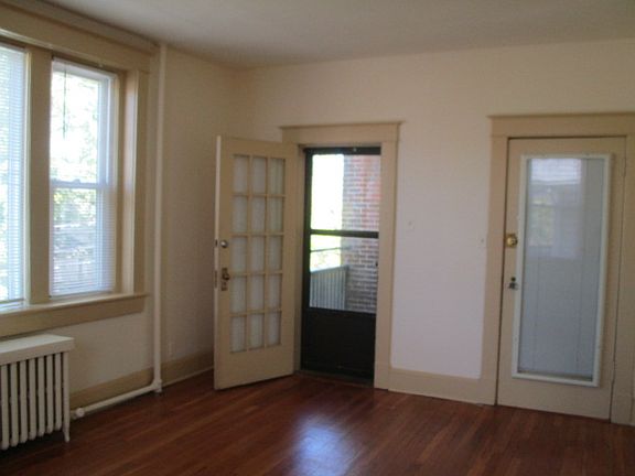 2nd image of 925 Harrington Ave APT B6