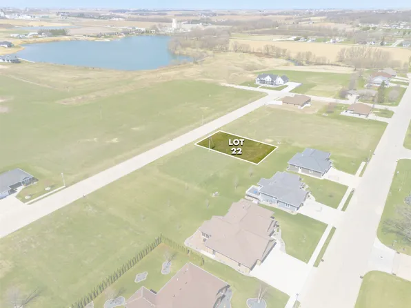 719 8th St SW, Dyersville, IA 52040