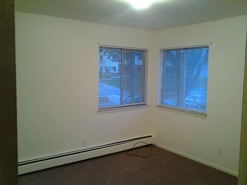 4th image of 806 Benson Ave NE