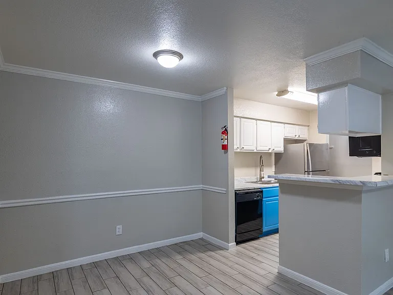 Crescent at Cityview — Photo 4