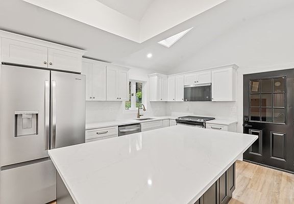 4th image of 322 River Rd