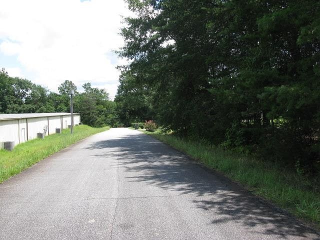2nd image of 4 Lawrence Ln