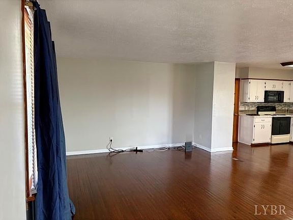 4th image of 270 Crestview Dr