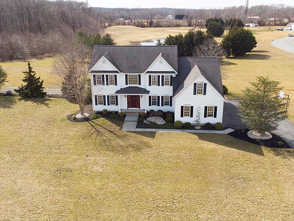 4th image of 401 Skyview Dr