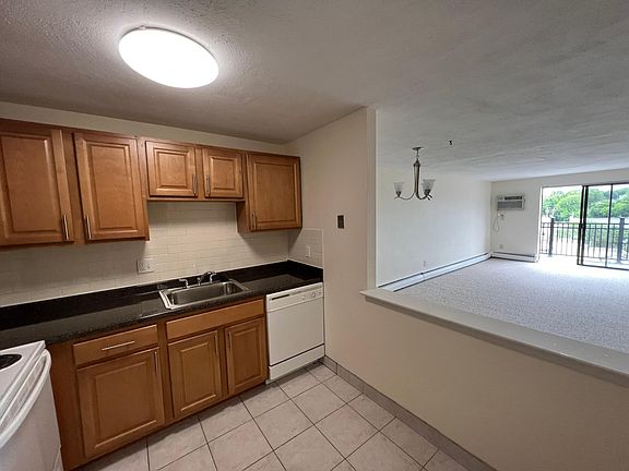 5th image of 14 Whites Ave #13