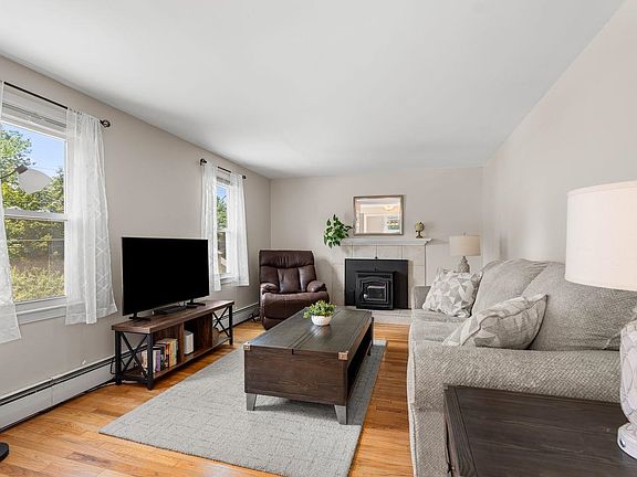 2nd image of 27 Boyd Road