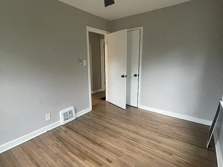 735 Hanley St — Photo 9