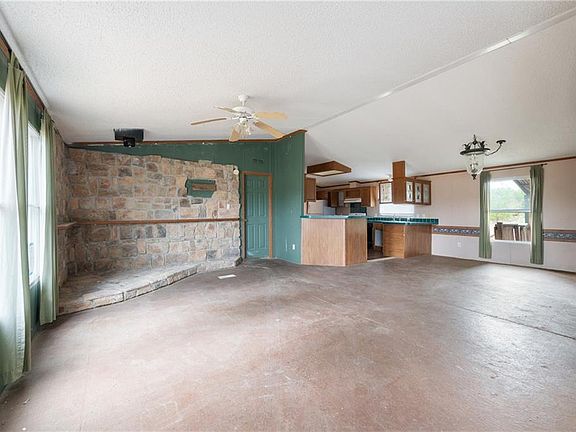 5th image of 265 Pine Valley Dr