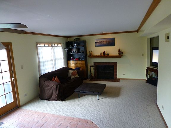 5th image of 1090 Warwick Cir N