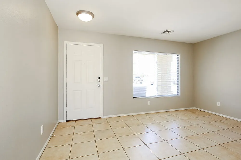 4 bed, 2.0 bath, 1480 sqft, $2,030 — Photo 4