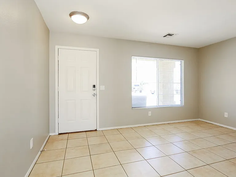 3326 W Shumway Farm Rd — Photo 4