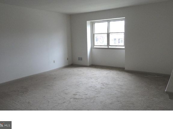 3rd image of 352 S Lincoln Ave