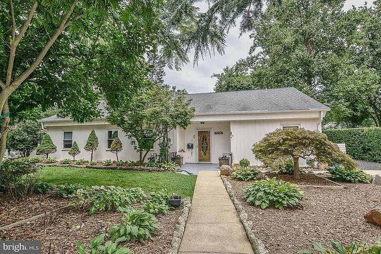 1st image of 7218 Pine Dr