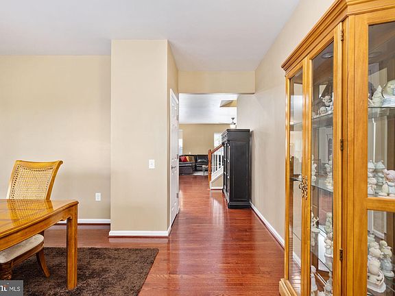 4th image of 33 Charter Gate Dr