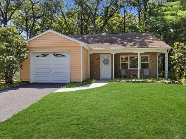 254 Edinburgh Drive, Ridge, NY 11961