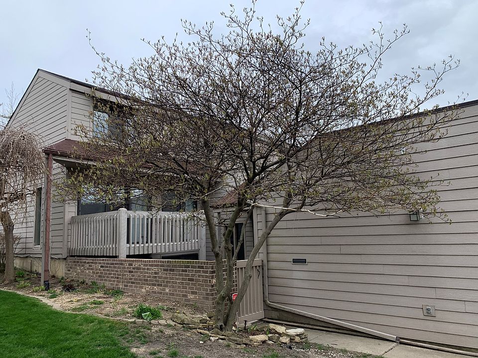 1st image of 834 La Pointe Dr #834