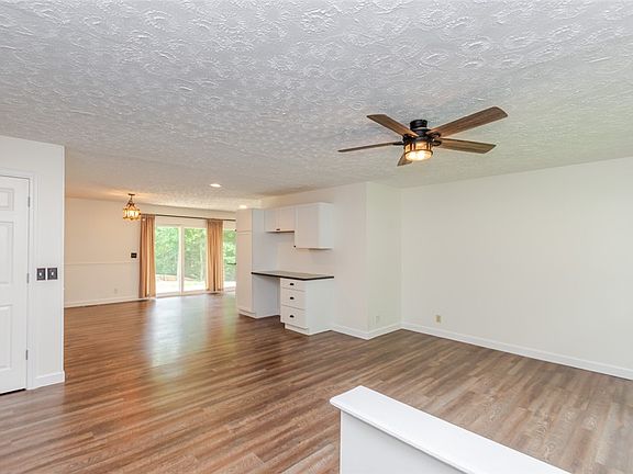 2nd image of 20 Timberwood Ln