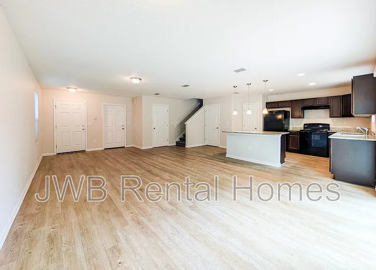 8818 Cocoa Ave — Photo 4