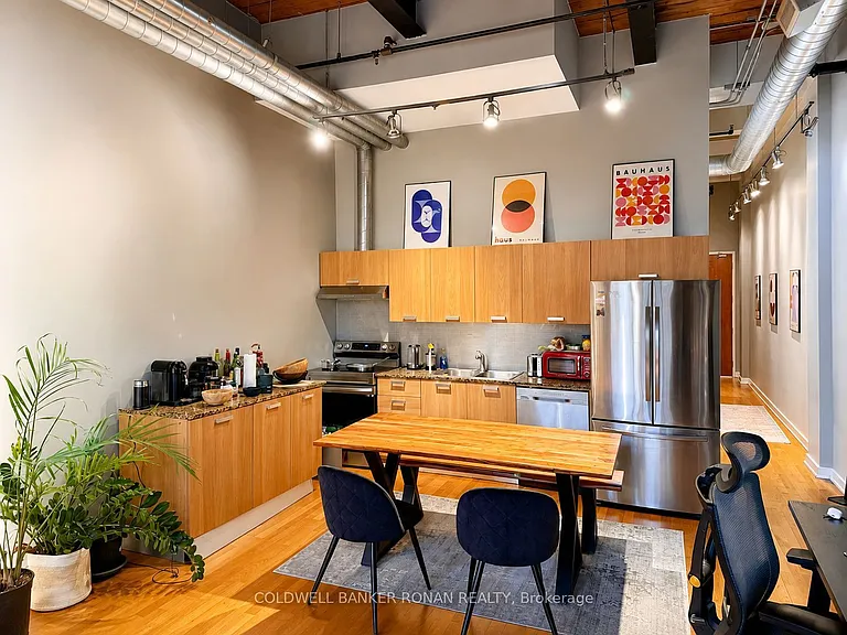 43 Hanna Ave #116 — Photo 2