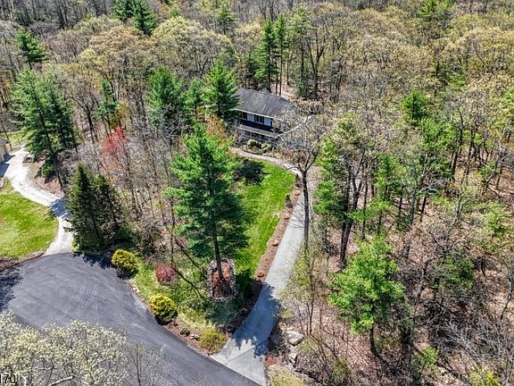 3rd image of 34 Split Rock Rd
