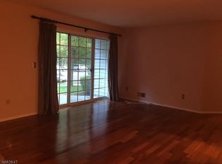 600 Lilac Ln, Mahwah, NJ 07430