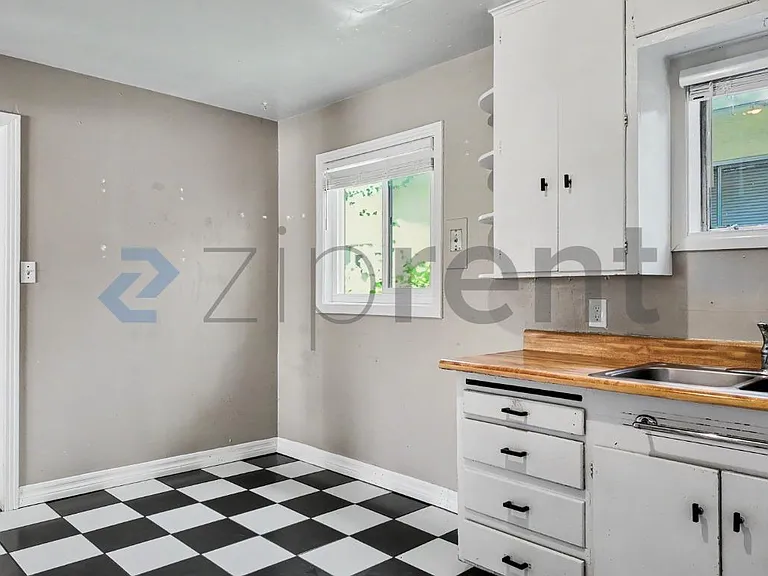 2727 57th St #1 — Photo 15