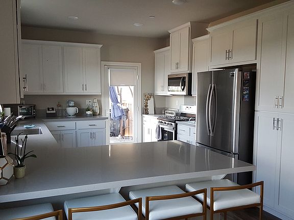 3rd image of 123 Huddlestone Cir