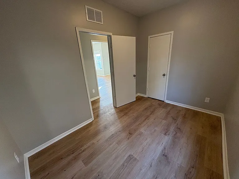 2915 Jackson St — Photo 8