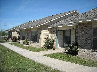 403 Mesquite St — Photo 2