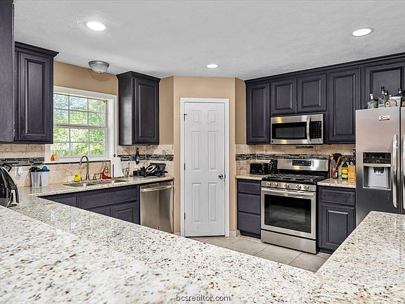 4th image of 3203 Salzburg Ct