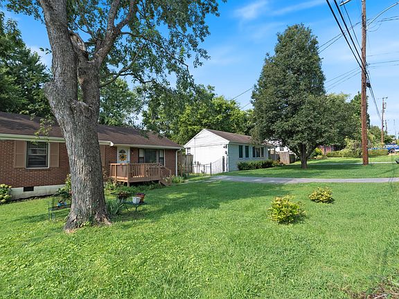 3rd image of 2925 Lakeland Dr