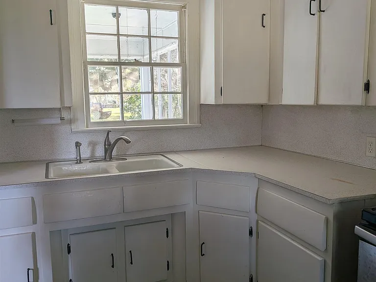 313 Burgin Ave — Photo 9