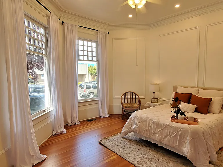 Tall Ceilings and windows
