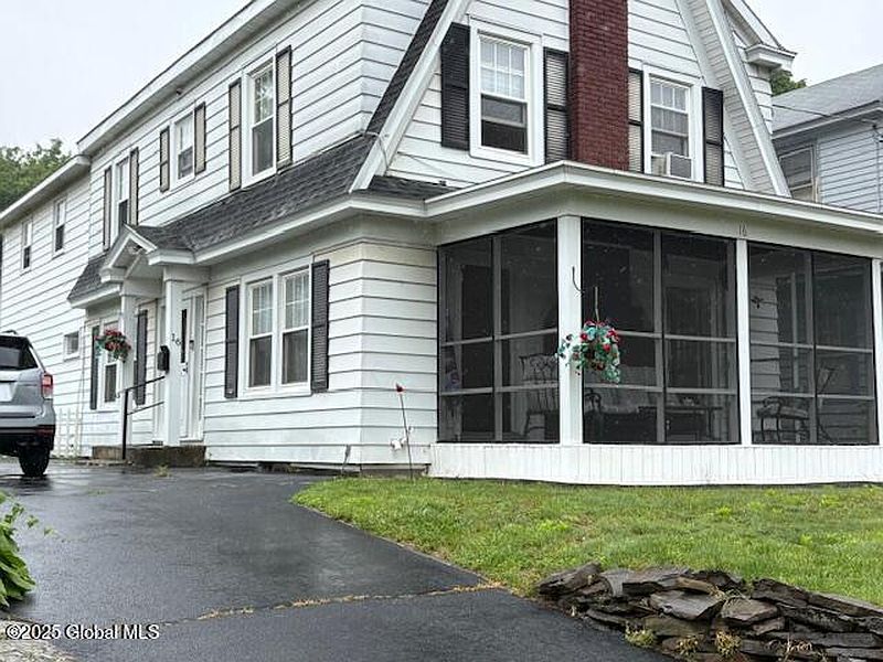 3rd image of 16 Edgewood Avenue