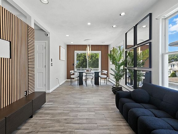 3rd image of 582 Eastern Ave