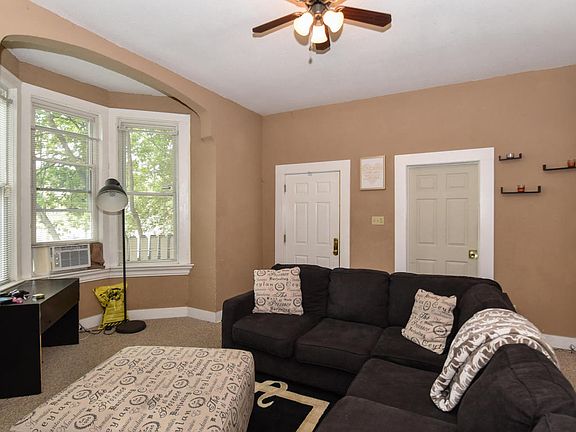 3rd image of 513 E Meinecke Ave