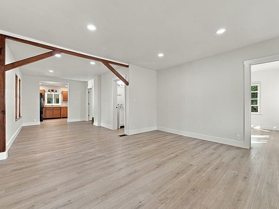 4th image of 863 W Works St
