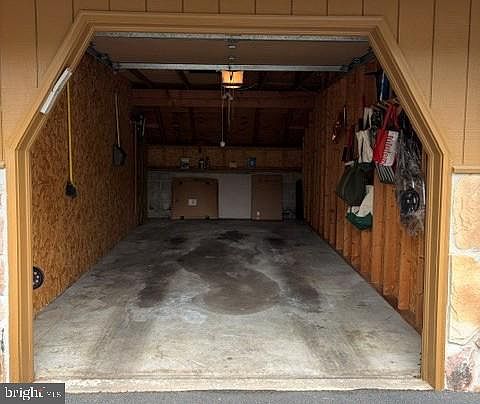 2nd image of 36 Valley Stream Ln