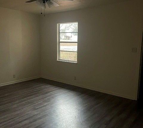 4th image of 1305 Cope Dr