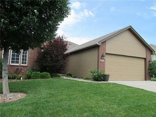 2nd image of 803 NW Albatross Dr