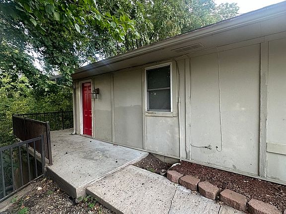 5th image of 410 NE Westwind Dr APT A