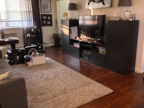 4th image of 3614 Berry Ave #4