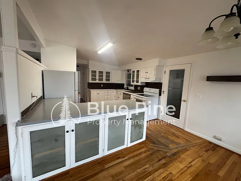 1861 Gallup St — Photo 6