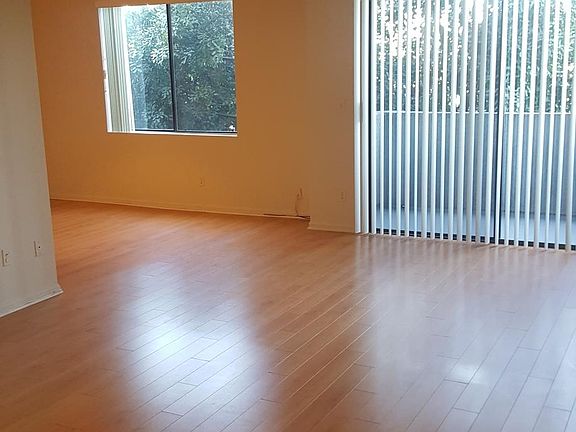 Clean, Bright and Spacious Living Room